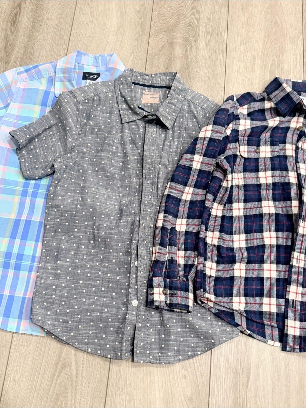 Old Navy Gray Short-Sleeve Button-Down Shirt with White Dots